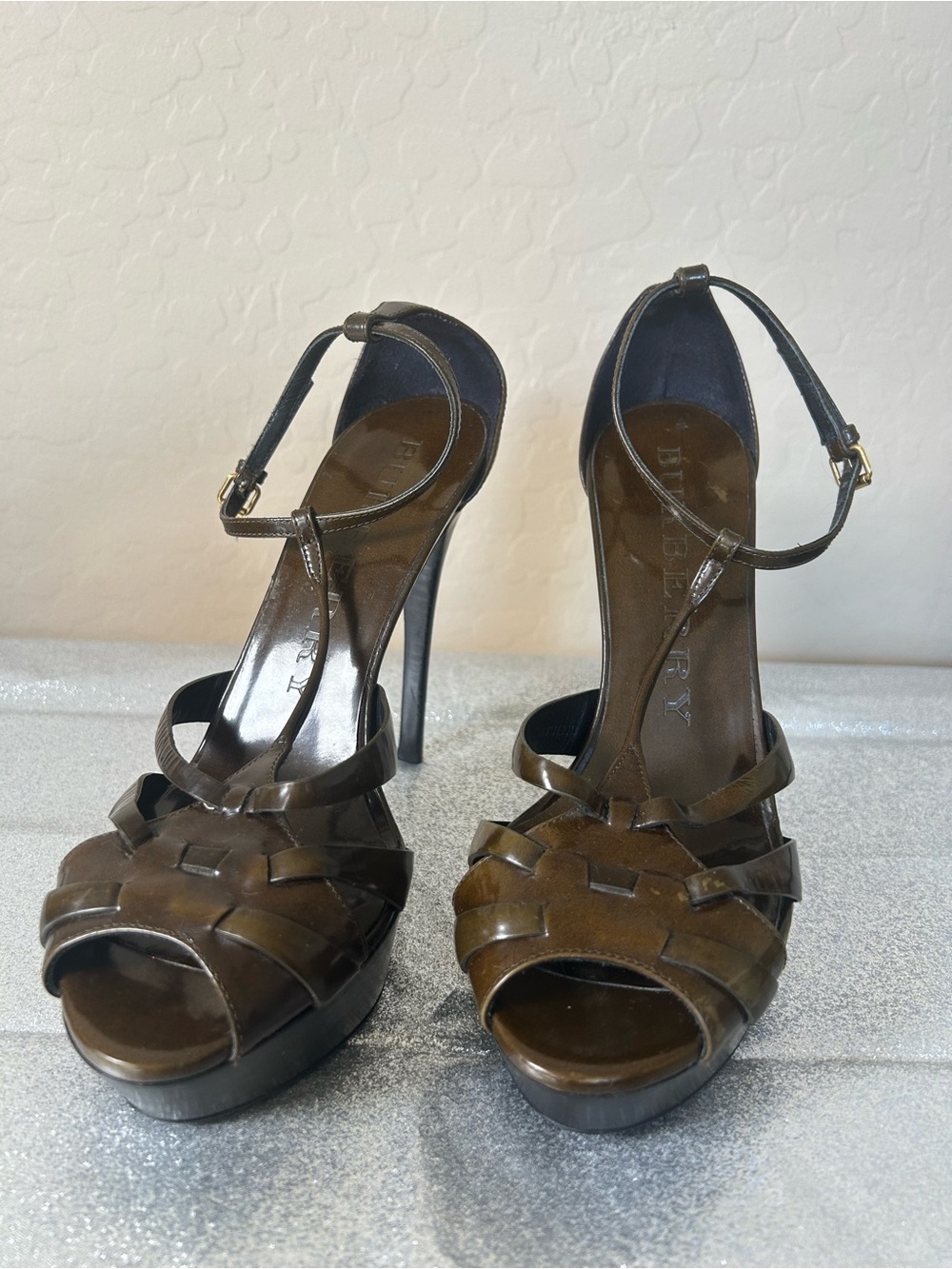 Burberry T-strap Stiletto Heels in Dark Olive chocolate Brown size 38 some wear